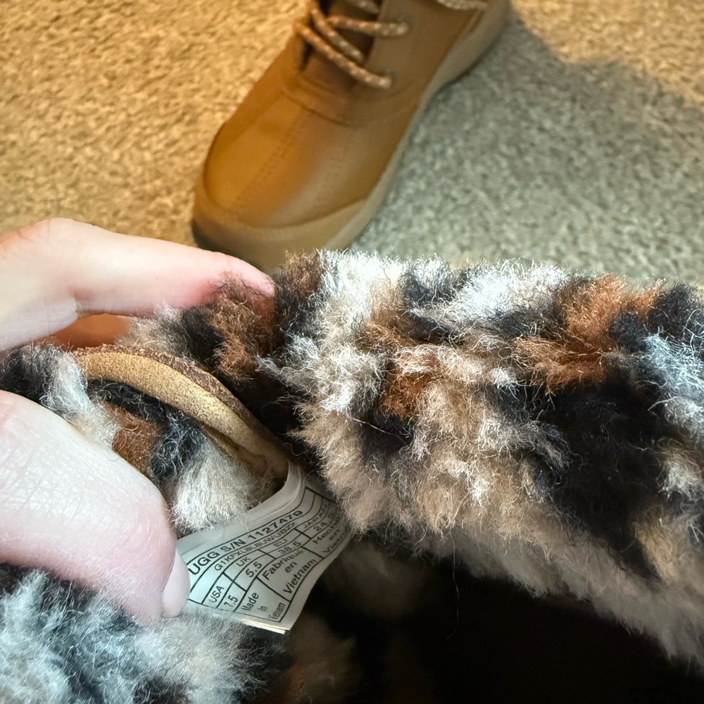 UGG Women's Winter Boots - Picture 4 of 4